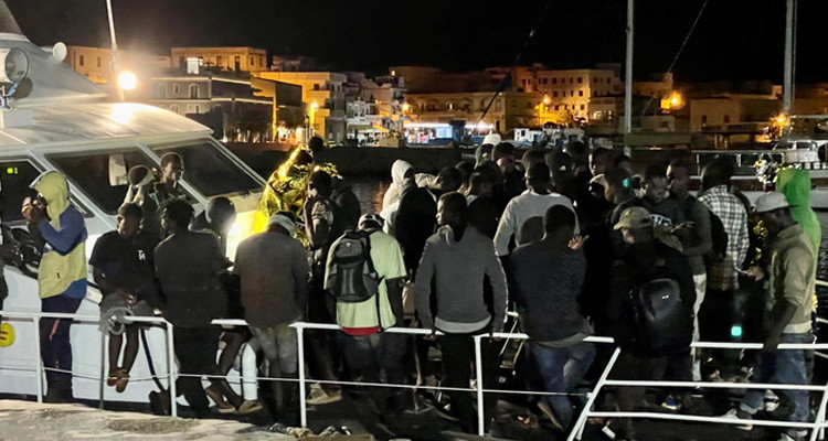 السلطات الإيطالية تنقذ 45 مهاجرا سريا كانوا قد غادروا السواحل التونسية