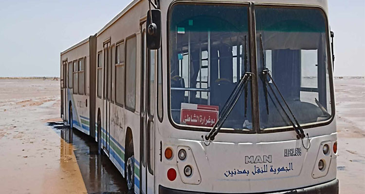بعد المد البحري الذي شهده: إجلاء 700 مصطافا من شاطئ بوغرارة بمدنين
