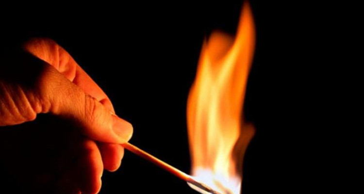 قتل 3 منهم: شاب يشعل النار في أقاربه بمصر