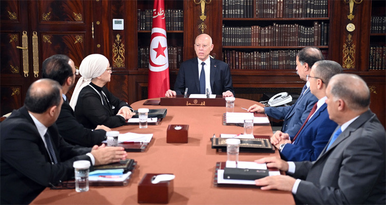 غياب مواد غذائية من الأسواق محور اجتماع بقصر قرطاج