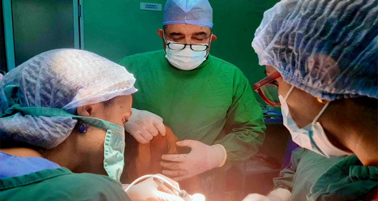 الأولى من نوعها: مستشفى منزل بورقيبة ينجح في إجراء عملية جراحية دقيقة