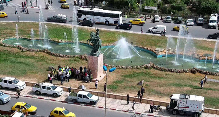 تنظيف الساحات العمومية بمدينة صفاقس بعد إخلائها من المظاهر المخلة بالأمن العام