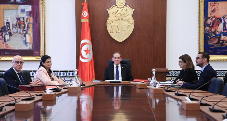 رئيس الحكومة يجتمع بمحافظ البنك المركزي ووزيرة المالية