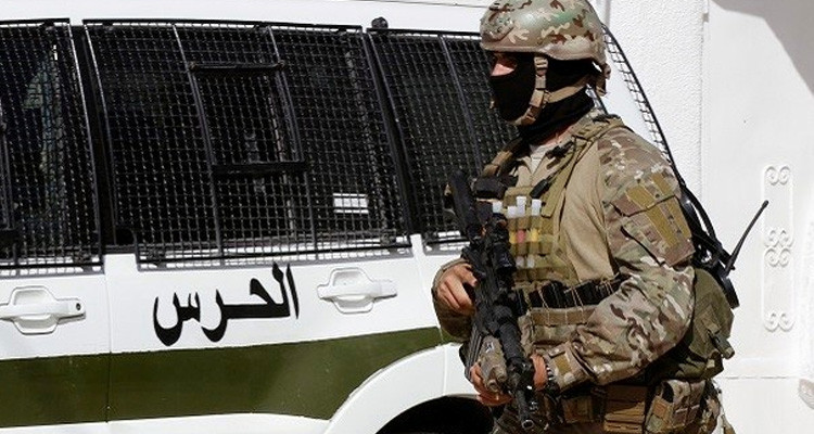 منتهية الصلوحية: حجز علب طماطم ومواد تستخدم في صناعة الخمور