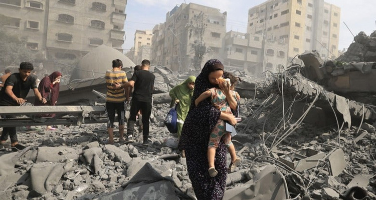 استشهاد 71 فلسطينيا ومئات الجرحى في قصف إسرائيلي على رفح وخان يونس جنوب غزة