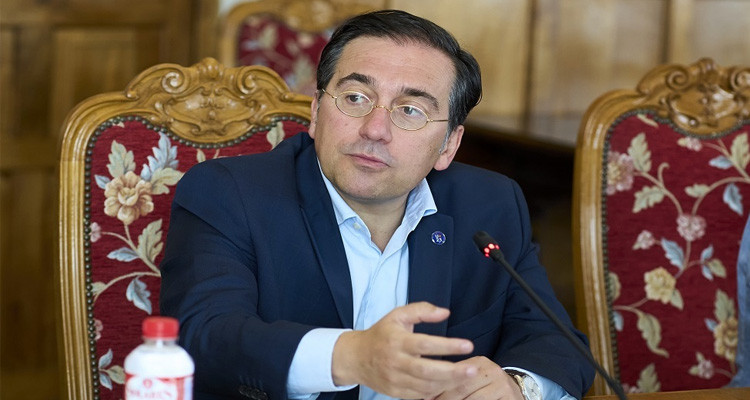 إسبانيا وهولندا تعارضان قرار بروكسل وقف المساعدات للفلسطينيين