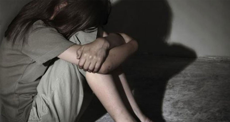 الاحتفاظ بمدير مدرسة وقيم عام وتلميذ بشبهة اغتصاب تلميذة الـ 16 عاما