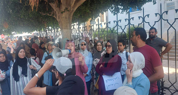 المعلمون النواب يحتجون أمام وزارة التربية للمطالبة بتسوية وضعياتهم