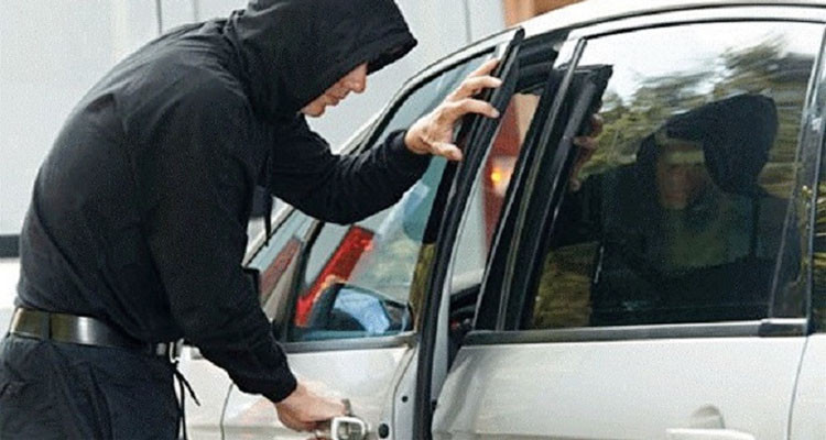 المرسى: القبض على مختص في السرقة من داخل السيارات
