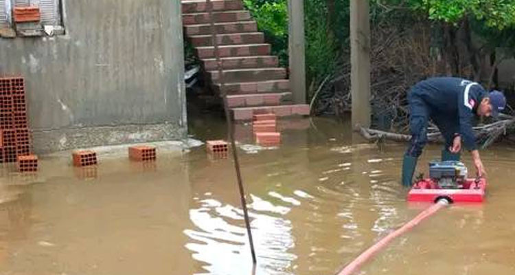 منوبة: الحماية تتدخل لشفط المياه من عدد من المنازل