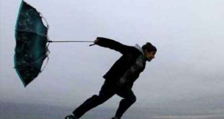 سرعة الرياح تصل إلى 110 كلم في الساعة اليوم وغدا