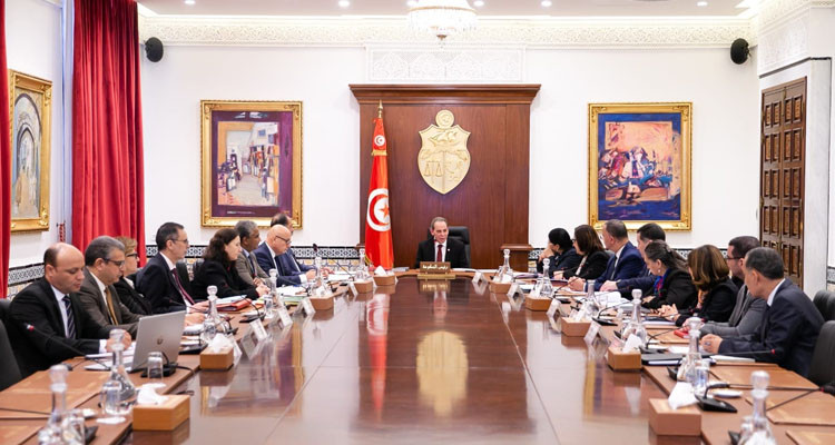 الحكومة تقر اجراءات للتسريع في انجاز المشاريع العمومية