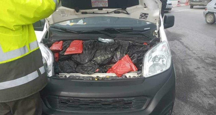 قرمبالية: حجز بضاعة مهربة مخفية بمحرك السيارة