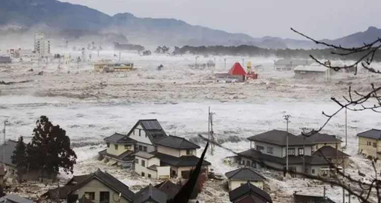 تسونامي يضرب اليابان بعد زلزال بقوة 7.5 درجات