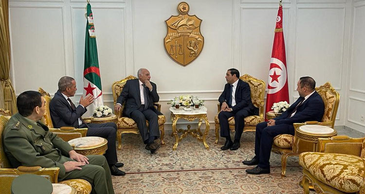 وزير الخارجية الجزائري يحل بتونس