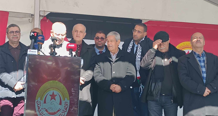 نور الدين الطبوبي خلال التجمع في القصبة