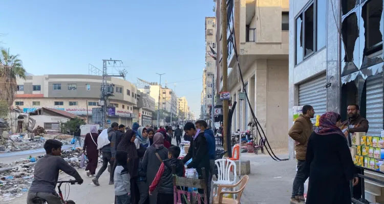 استشهاد 9 وإصابة 20 فلسطينيا في قصف استهدف حشدا ينتظر المساعدات في غ/ز/ة