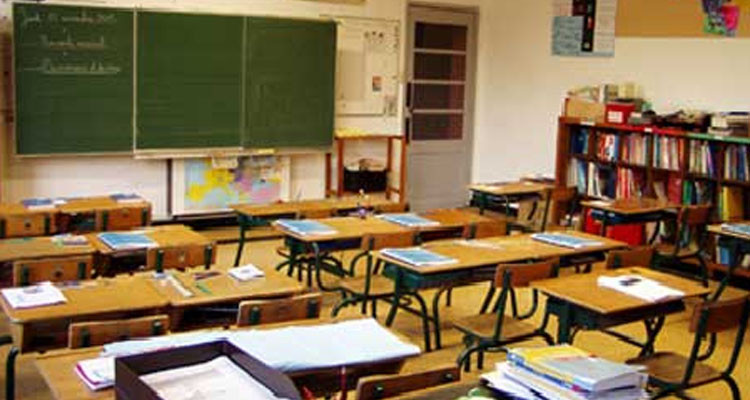 توزر: تعطل الدروس بمدرسة إعدادية بعد وفاة تلميذ أمامها