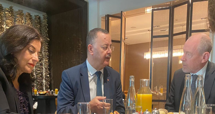 تونس تتدارس مع الصحة العالمية سبل تطوير صناعة الدواء فيها واللّقاحات والصحة الرقمية