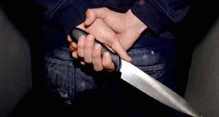 قليبية: محاولة ذبح تلميذ ووالدته تتهم المستشفى بالتلاعب بشهادته الطبية