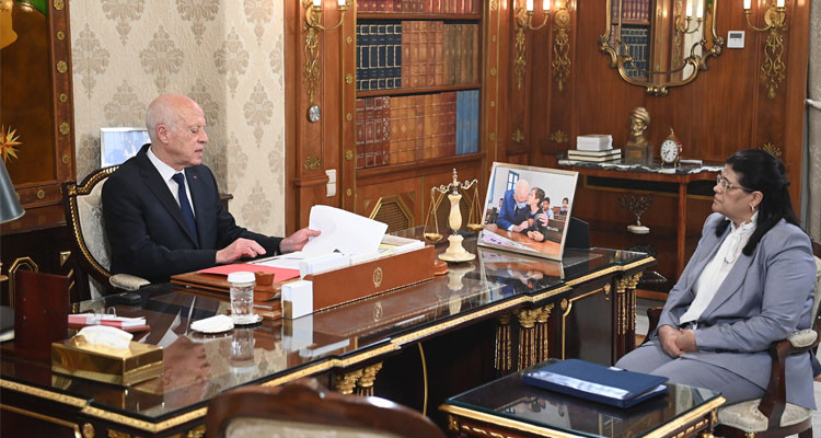 الرئيس ووزيرة المالية يتناولان ملف التمويلات الأجنبية لعدد من الجمعيات