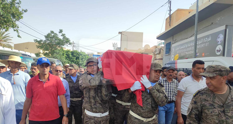 تشييع جثمان الطيار الرائد قيس الطيب شهيد الواجب العسكري إلى مثواه الأخير