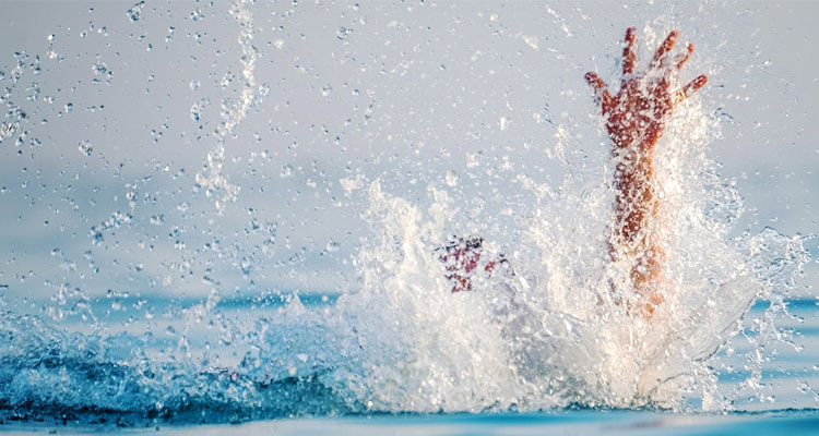 عاجل: غرق 5 فتيات في شاطئ غار الملح