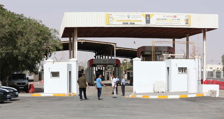  توقفت 10 ساعات بعد سويعات من افتتاحه: استئناف حركة العبور بمعبر رأس جدير