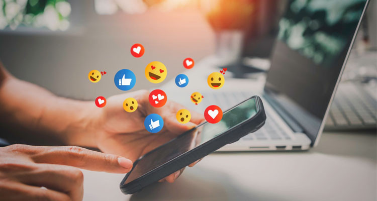 دولة عربية تبدأ في تطبيق العقوبات على مؤثري مواقع التواصل الاجتماعي