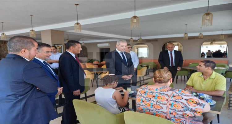 وزير السياحة يدعو المؤسسات السياحية إلى مزيد تعزيز الخدمات الموجهة للحرفاء