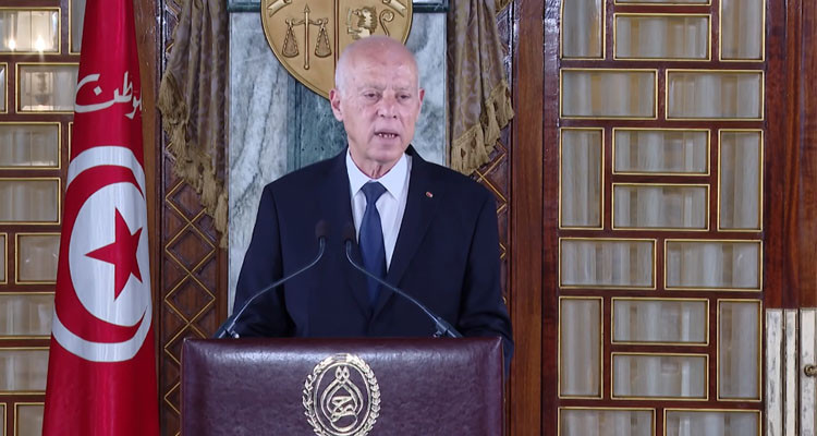 قيس سعيّد يوضح بخصوص التحوير الوزاري الذي أجراه أمس