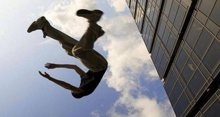 أمني يقدم على الانتحار في مدينة الحمامات