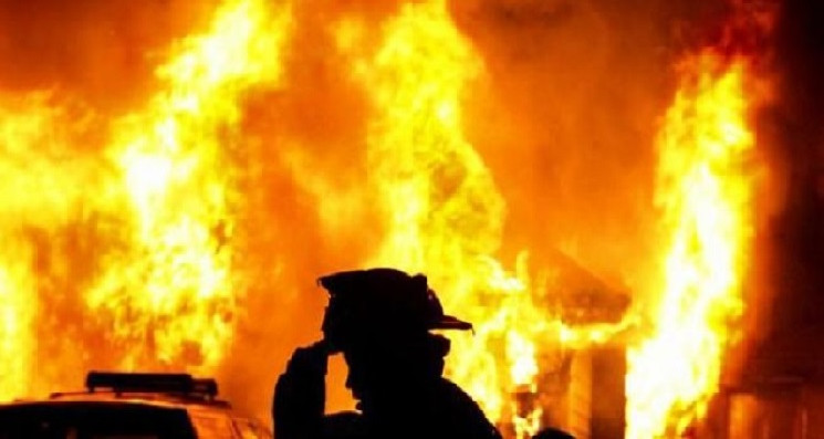 أدى إلى إصابة امرأة وطفل الـ 4 سنوات: حريق بمحل لبيع المحروقات المهربة في الكاف