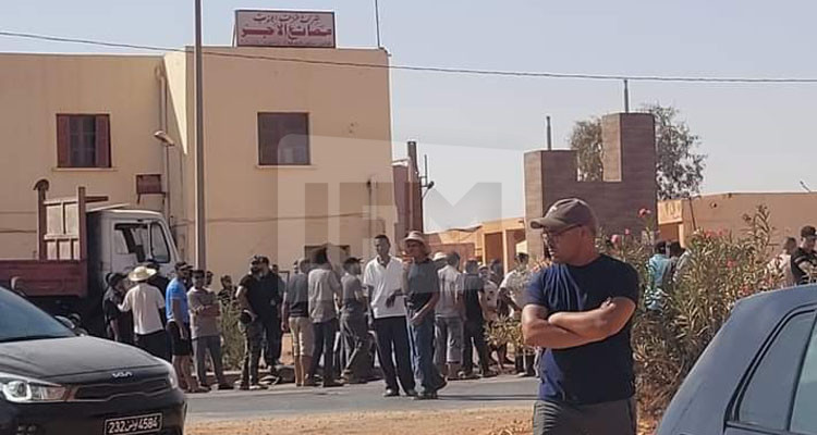 مدنين: غلق الطريق الرئيسية رقم 1 من طرف عمال مصنع الآجر