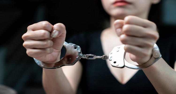 القبض على شقيقتين من أجل ترويج المخدّرات في أريانة المدينة