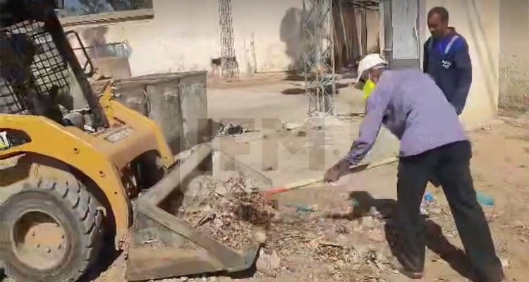 استعدادا للعودة المدرسية: معتمدية القصر تقوم بحملة نظافة