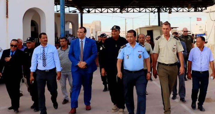  والي تطاوين  يطلع على سير العمل داخل المراكز والوحدات الأمنية بمعبر ذهيبة الحدو