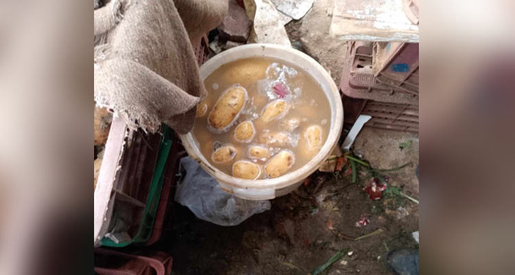 القصرين: يغسل البطاطا بالماء والجفال لإيهام الحرفاء بأنها من المنتوج الجديد