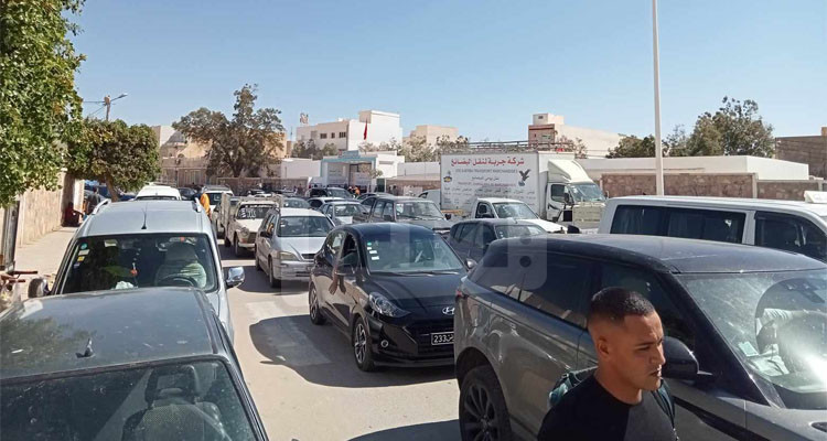 غلق معبر رأس جدير يتسبب في مشاكل مرورية بمدينة تطاوين