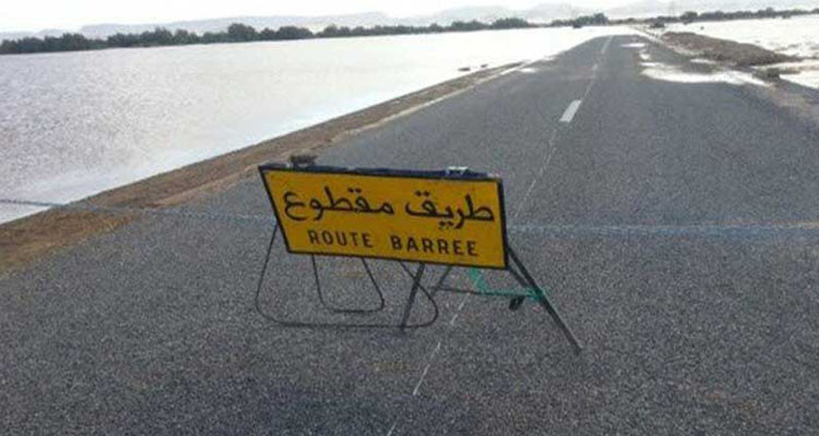 انقطاع حركة المرور في عدد من الطرقات بسبب الأمطار