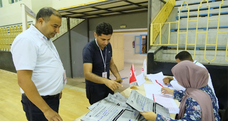 مدنين: 83737 ناخب فقط من جملة 426200 مرسم يدلون بأصواتهم في الانتخابات