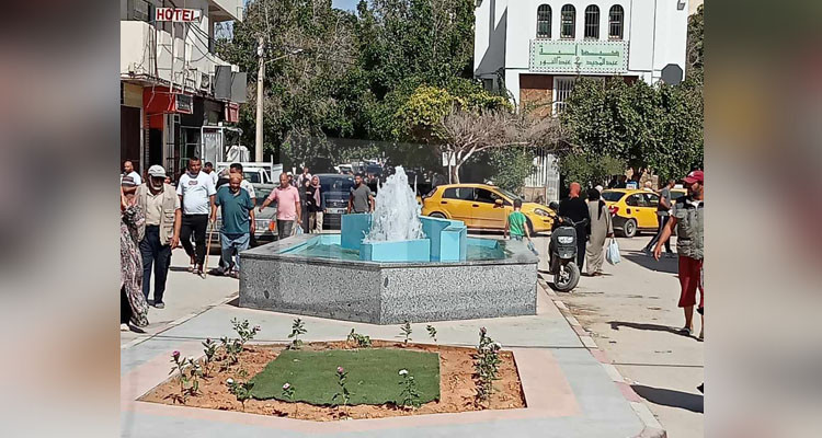 كانت مسرحا للانتصاب الفوضوي: بناء نافورة وسط ساحة السوق في تطاوين