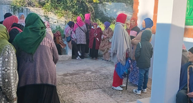  762 مواطناً ينتفعون بخدمات عيادات طبية متنقلة متعددة التخصصات في عين دراهم