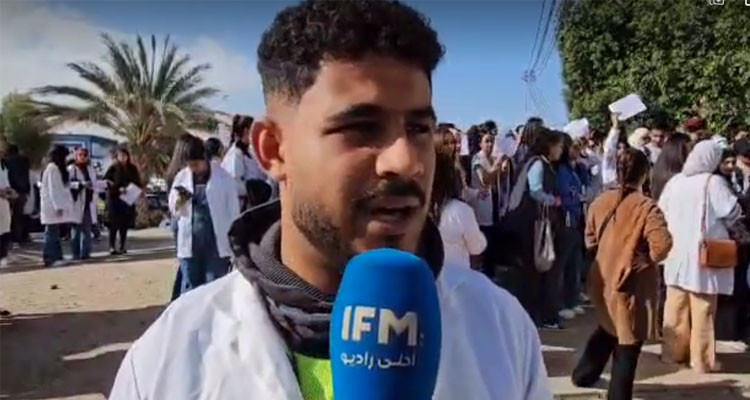 طلبة المعهد العالي للعلوم الإجتماعية والتربية بقفصة يحتجون