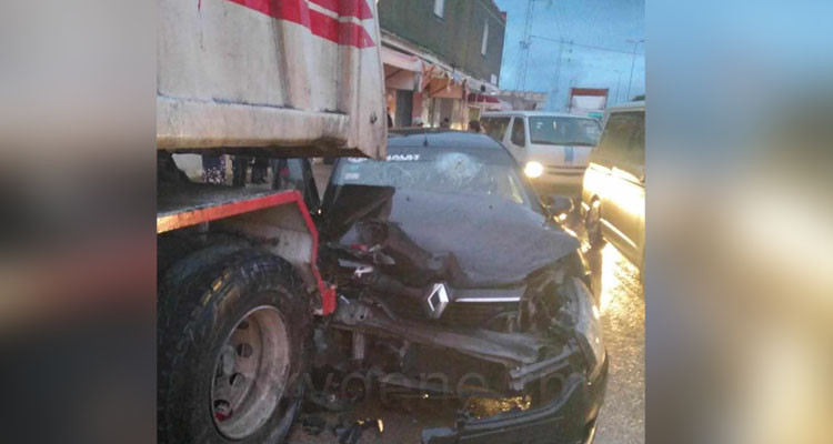 إصابات وخسائر مادية في اصطدام شاحنة ثقيلة بسيارة خفيفة ببنزرت
