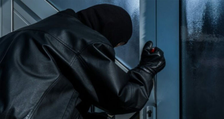 الشرقية: القبض على عامل بشركة من أجل سرقة ساعات ذكية من مقر عمله