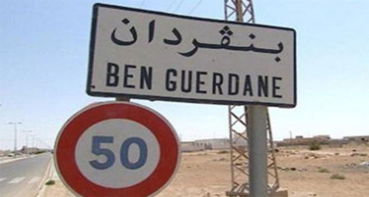 بن قردان: تراكم مياه الأمطار أمام المؤسسات التربوية يصّعب على التلاميذ الإلتحاق بالدروس