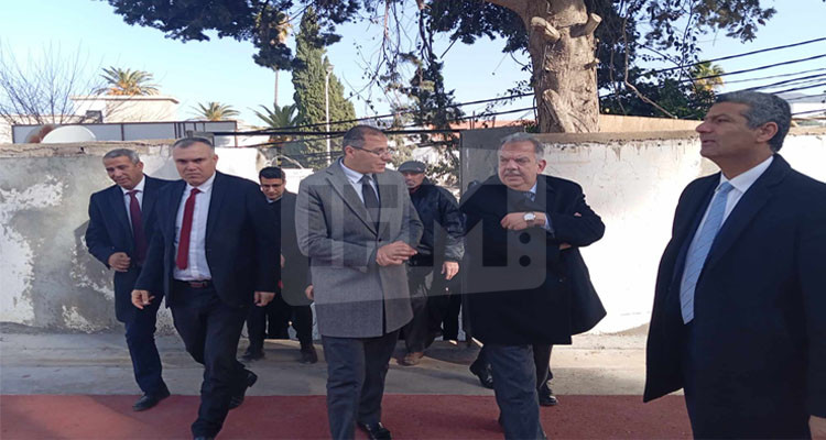 وزير الشباب والرياضة يقطع زيارته إلى باجة ويعود مستعجلا إلى العاصمة