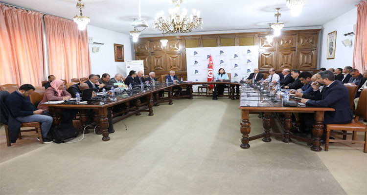 جلسة عمل لمتابعة تقدّم إنجاز مشروع الطريق السيارة تونس-جلمة