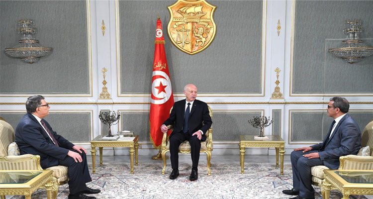 قيس سعيد ينوّه بسير مداولات الجلسات العامة في البرلمان ومجلس الجهات والأقاليم